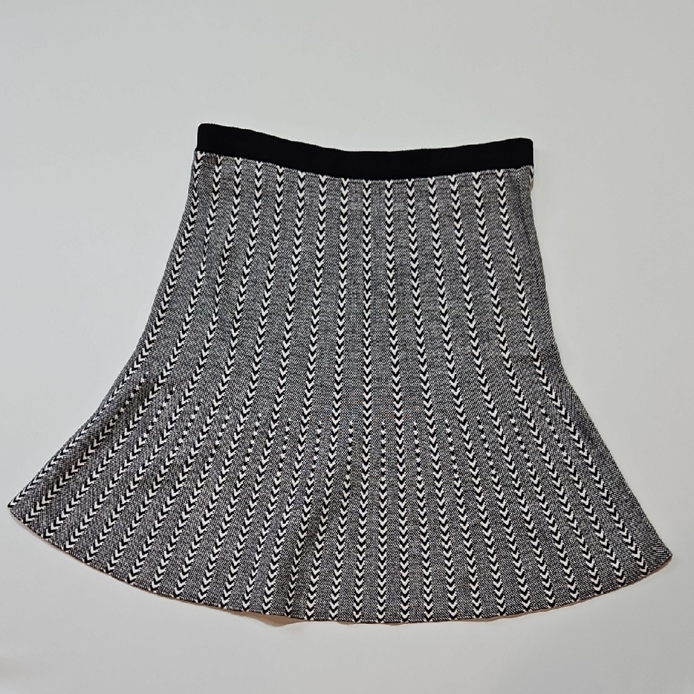 LOFT Black and White Patterned Skirt Size Medium
